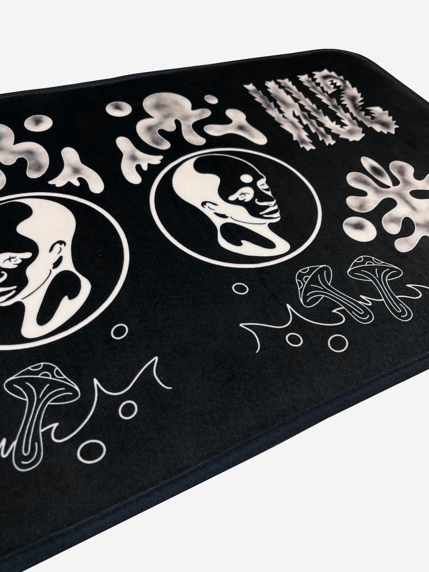 SUN,Yin and Yang Bath mat (Black)