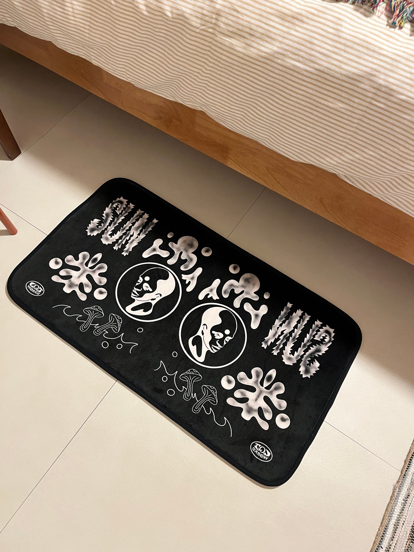 SUN,Yin and Yang Bath mat (Black)